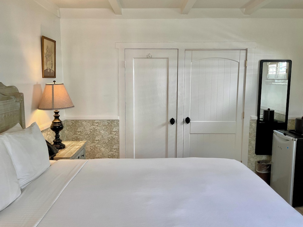 Carmel Green Lantern Inn - photo 10