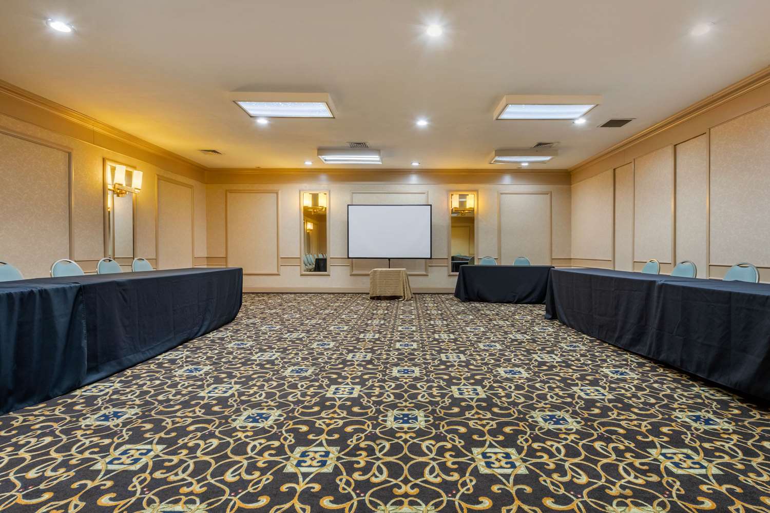 Clarion Hotel and Conference Center Harrisburg West - photo 33
