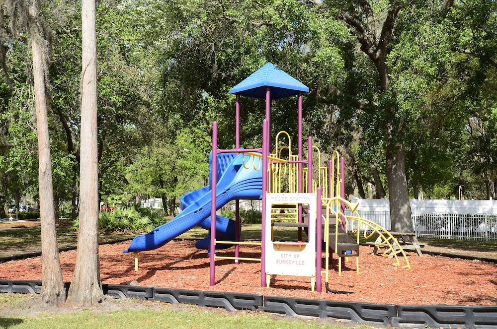 Sherwood Forest RV Resort - photo 24