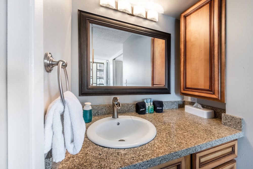 Waikiki Banyan High Level Condo with Private Lanai by Koko Resort Vacation Rentals - photo 81