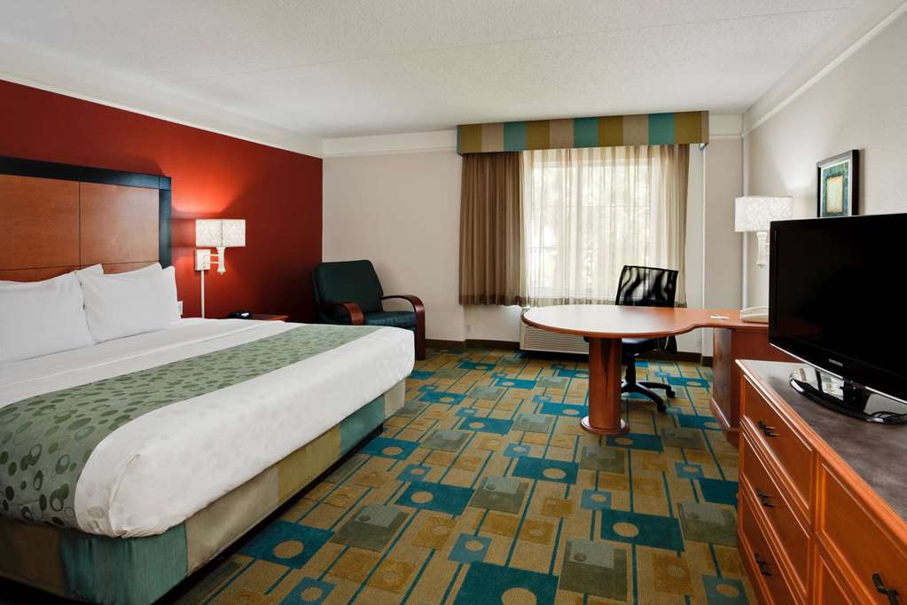 La Quinta Inn & Suites by Wyndham USF - photo 14