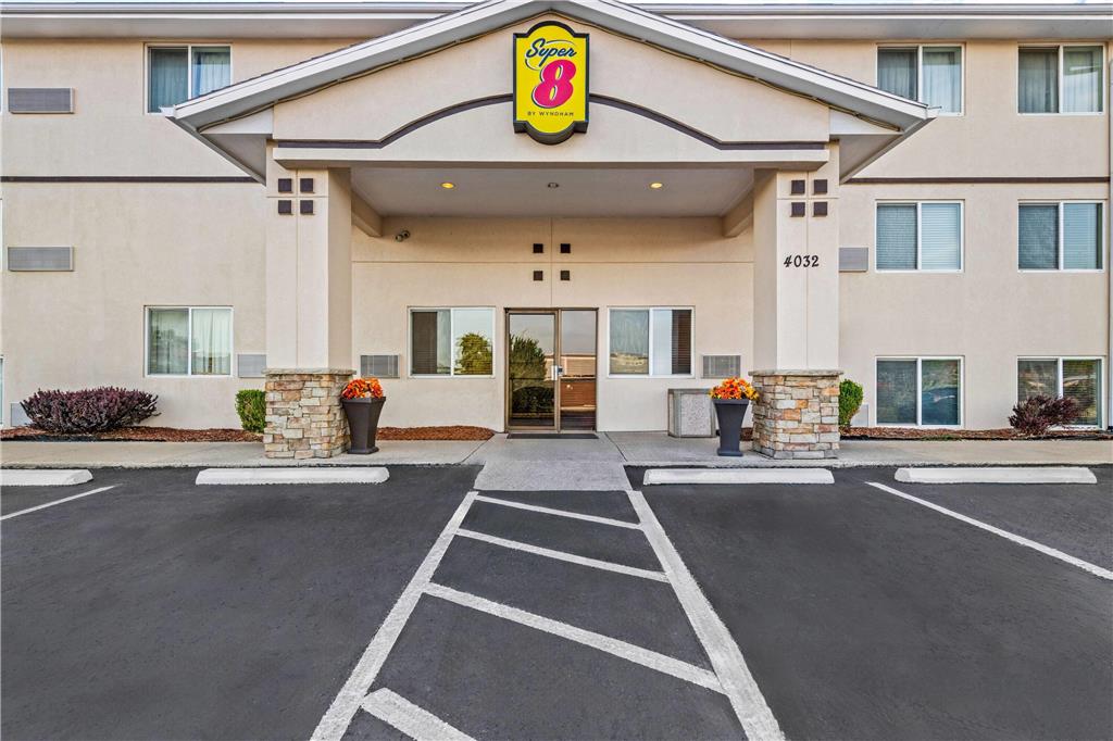 Super 8 by Wyndham Independence Kansas City - photo 3