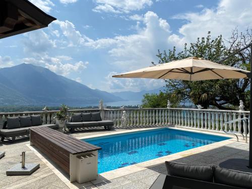 Ferienhaus Patrizia with a fantastic view of Lake Maggiore and the pool — 4-Star Luxury Hotel in Gordola, Switzerland
