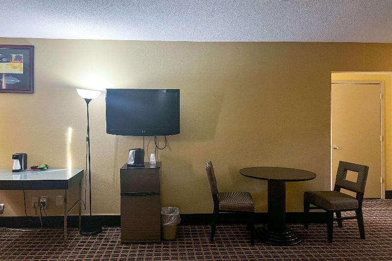 Days Inn by Wyndham Muskegon - photo 50