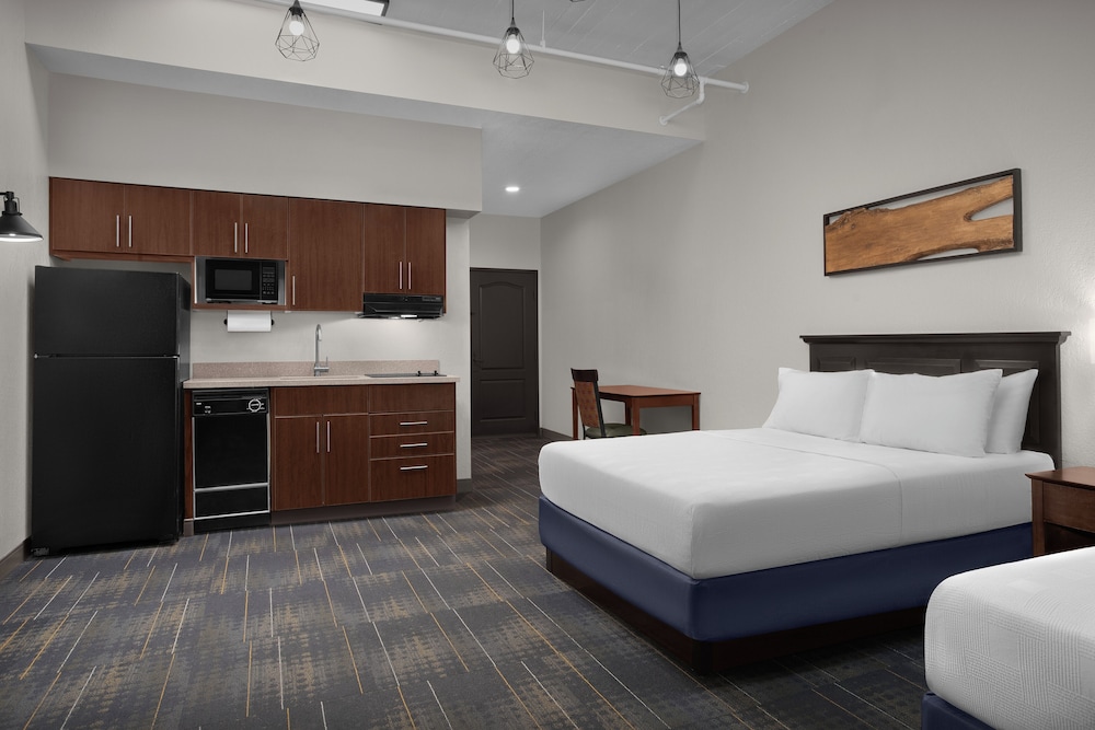 The Suites Hotel at Waterfront Plaza - photo 20