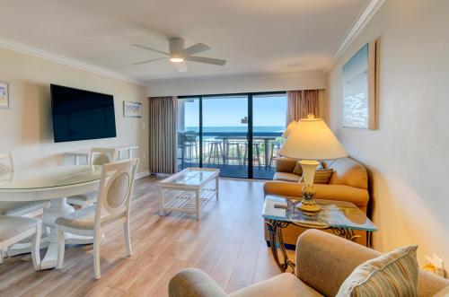 Condo w Lovely Pool Amenities — 4-Star Luxury Hotel in Myrtle Beach, United States