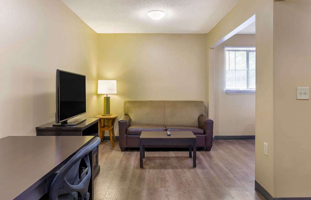 Suburban Studios Cary RDU Airport - photo 17