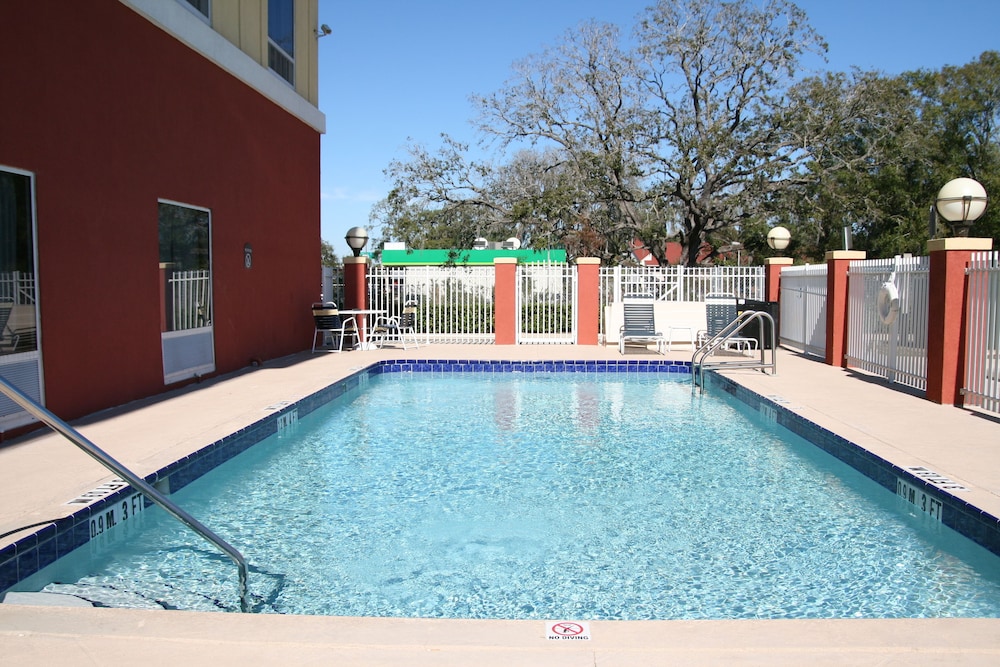 Holiday Inn Express Hotel & Suites Tampa Fairgrounds Casino by IHG - photo 30