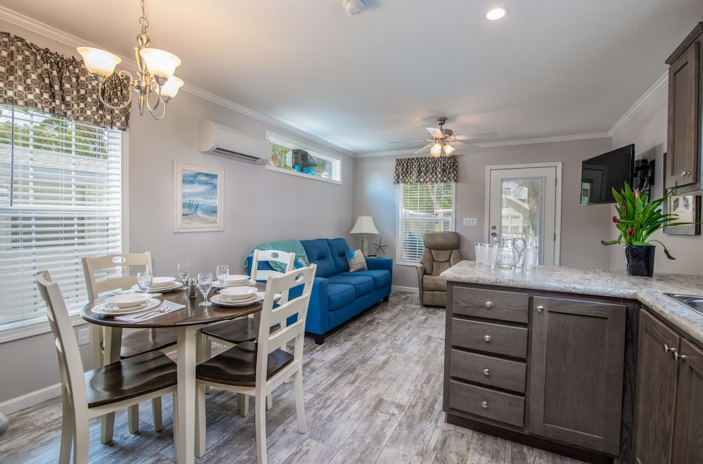 Water's Edge RV Resort - carbon neutral hotel in Zephyrhills