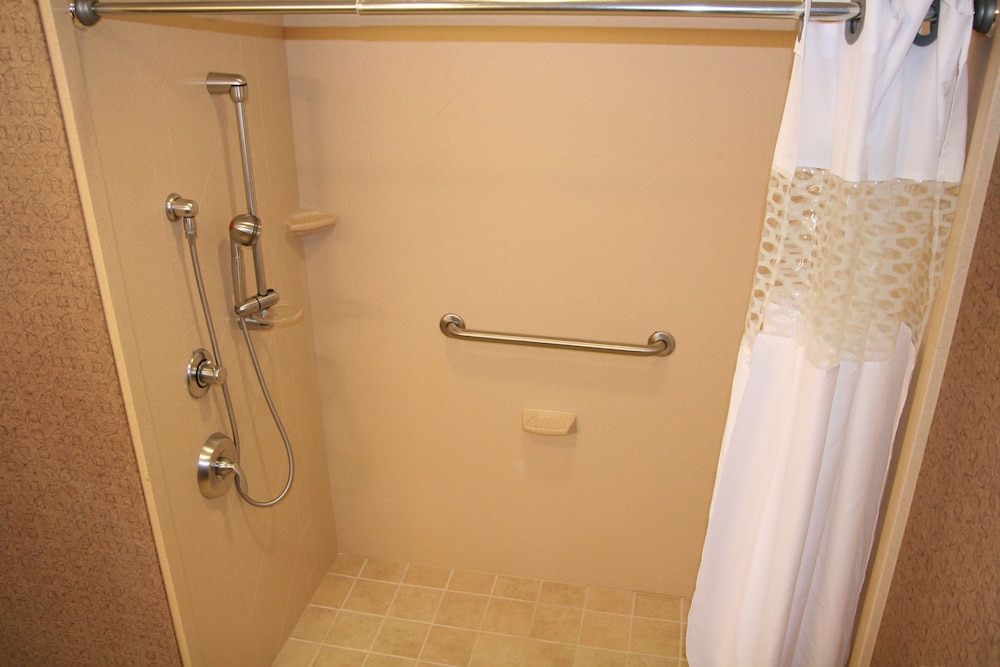 Hampton Inn & Suites Chesapeake Battlefield Blvd. - photo 30