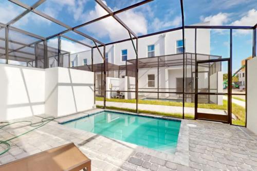 Spacious 5BR Home w Pool 15 Minutes to Disney — 4-Star Luxury Hotel in Davenport, United States