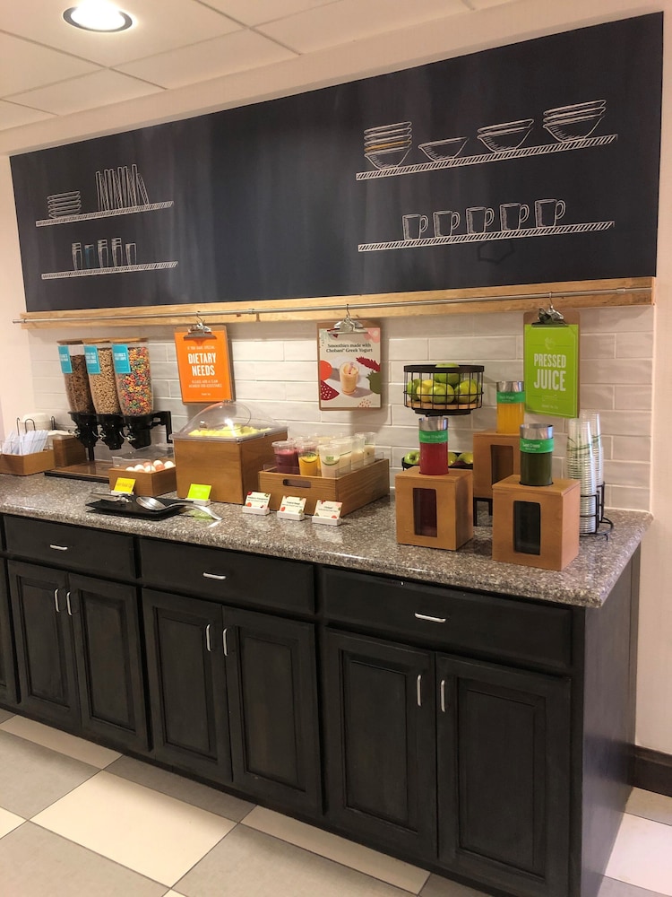 Hampton Inn & Suites Norfolk Airport - photo 34