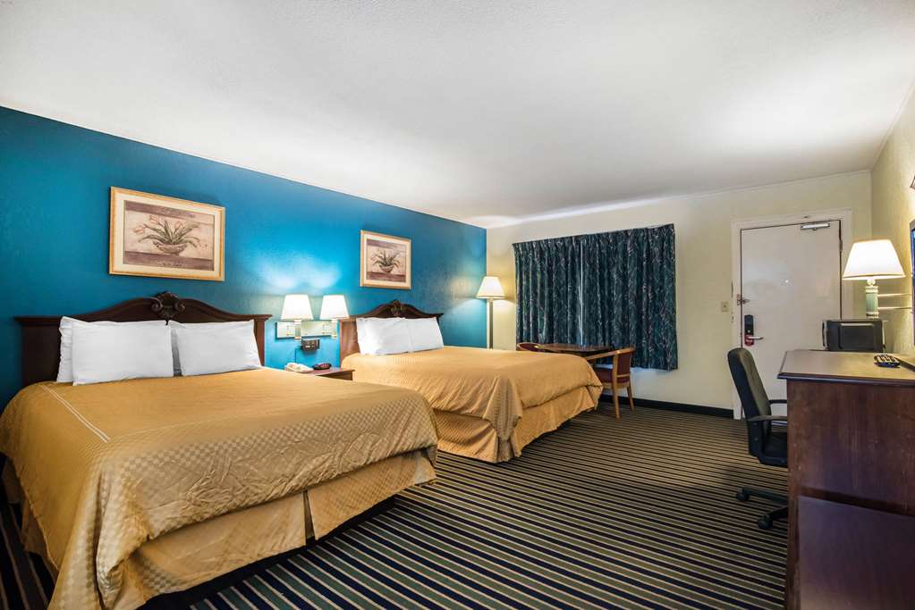 Econo Lodge Brattleboro South - photo 26
