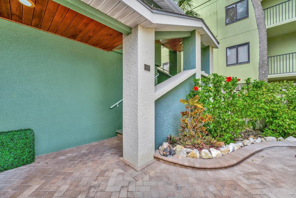 Stones Throw Beachfront Luxury Suites - photo 91