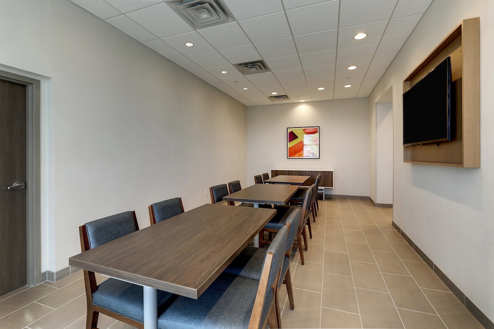 Holiday Inn Express Holly Springs Raleigh Area by IHG - photo 47