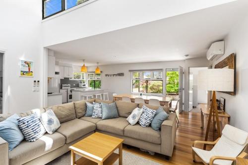 5BR Modern Beach House Oasis — 4-Star Luxury Hotel in Cowes, Australia