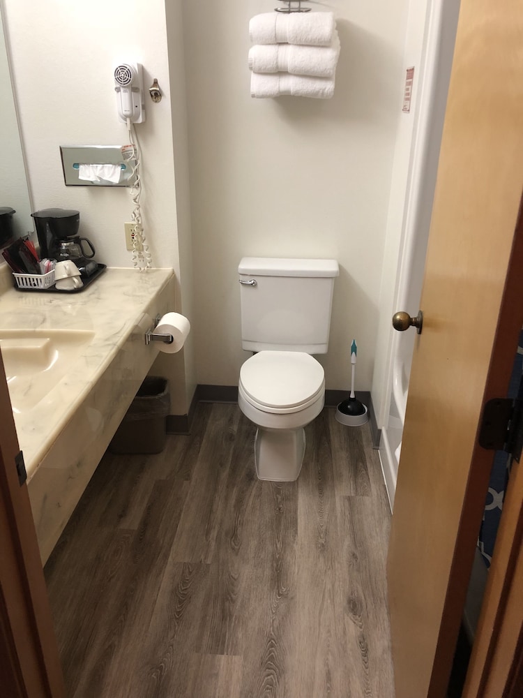Cascade Creek Inn & Charters - photo 17