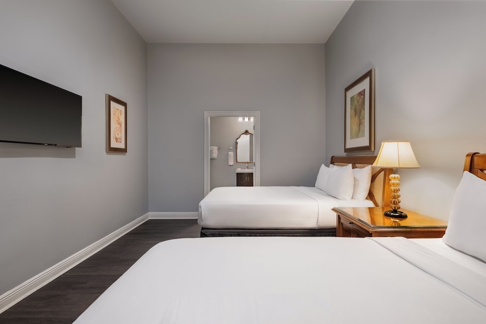 New Orleans Courtyard Hotel and Suites by the French Quarter - photo 12