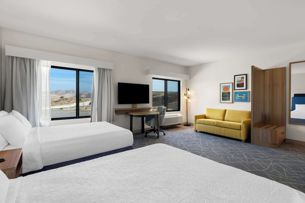 Hampton Inn & Suites by Hilton Corona - photo 12
