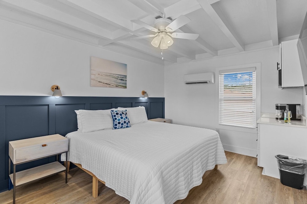 The Beach House at Oak Island by Carolina Resorts - photo 7