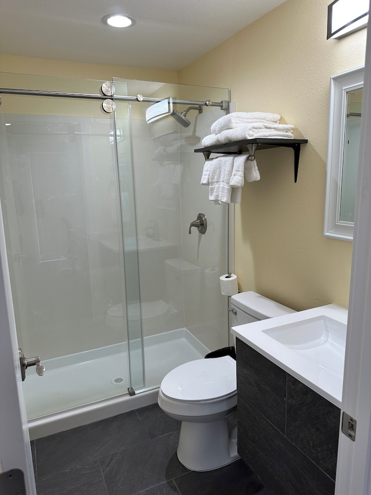Relax Inn of Medford - photo 9