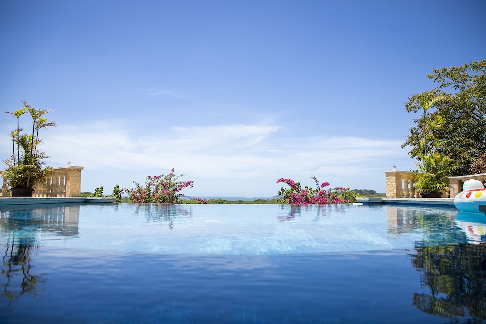 El Regalo Resort in Boca Chica, Panama