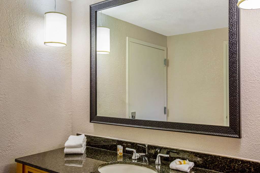 La Quinta Inn & Suites by Wyndham Miami Lakes - photo 23