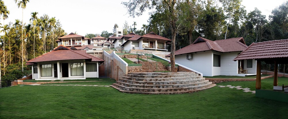 The Wave Water Front Luxury Resort & Spa — 4-Star Luxury Hotel in Ooty, India