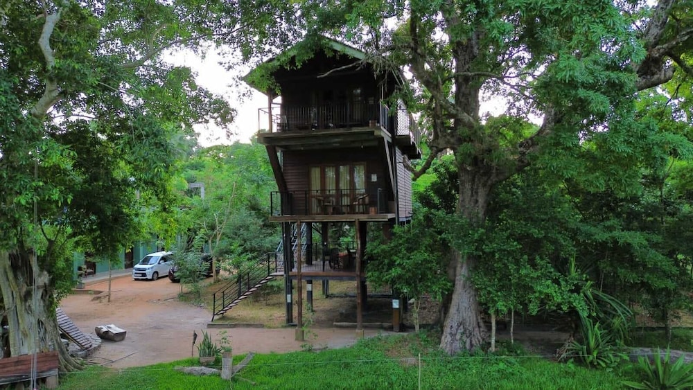 Wilpattu Tree House Hotel - carbon neutral hotel in Anuradhapura