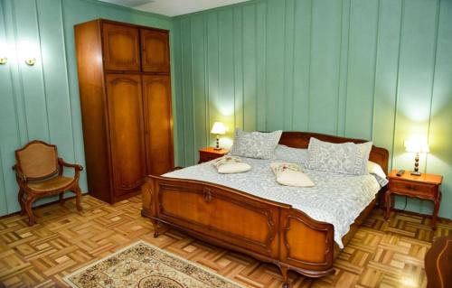 Former Ceausescu’s Vila Crizantema — Baile Govora — photo 5