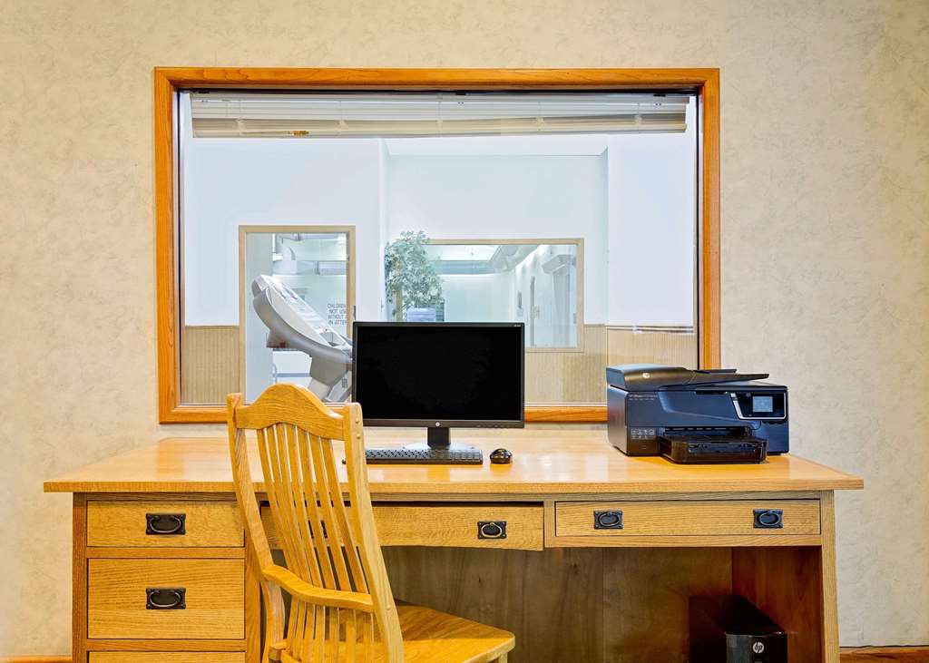 Super 8 by Wyndham Belgrade Bozeman Airport - photo 48