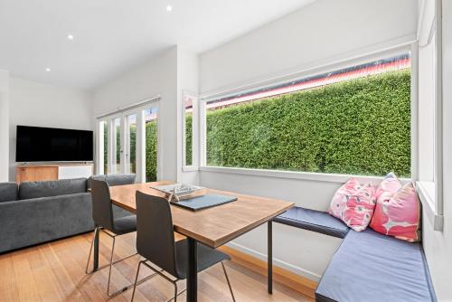 The White House — 4-Star Luxury Hotel in Geelong, Australia