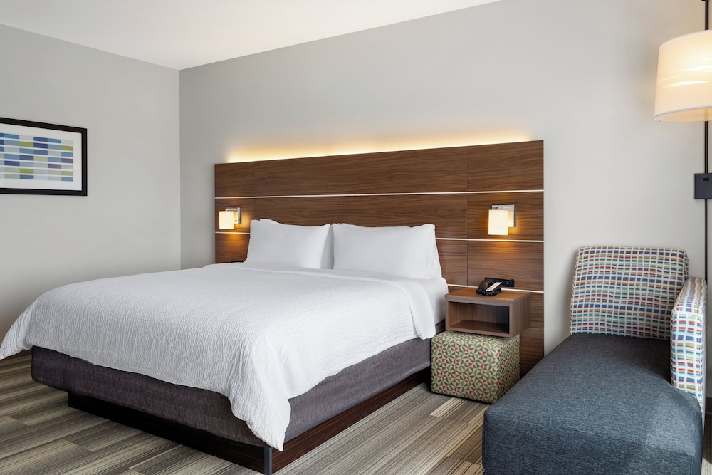Holiday Inn Express & Suites Madison West Middleton - photo 13