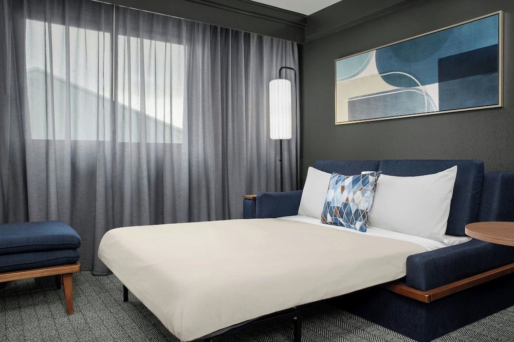 Courtyard by Marriott Bloomington - photo 16