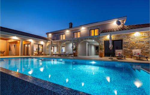 Awesome Home In Kakma With Sauna — 5-Star Luxury Hotel in Polaca, Croatia