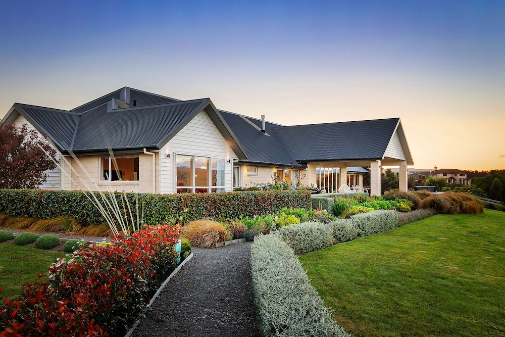 Ribbonwood Country House — 4-Star Luxury Hotel in Christchurch, New Zealand