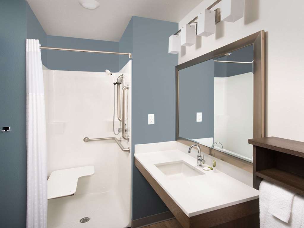 WoodSpring Suites Toledo Maumee - photo 12