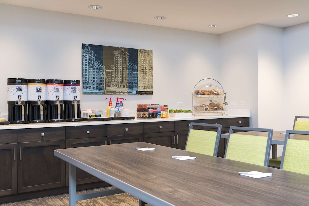 Hampton Inn & Suites Chicago Schaumburg - photo 35