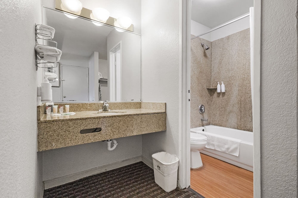 Heritage Inn Express Hayward - photo 25