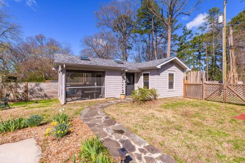 Harry's Tea House Cozy Tiny Home near Noda — 4-Star Luxury Hotel in Charlotte, United States