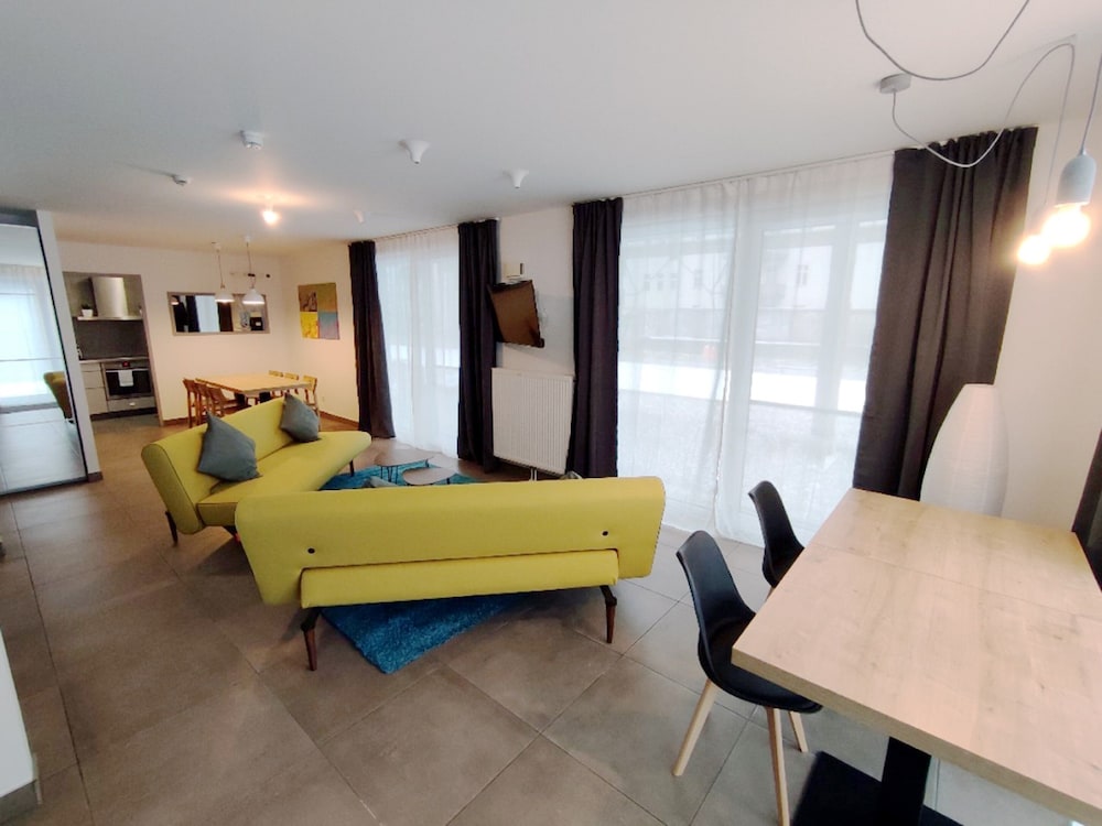 Spreepolis Boardinghaus - carbon neutral hotel in Berlin
