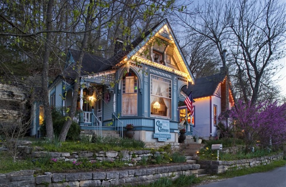 Cliff Cottage Inn Victorian B&B and Boutique Hotel in Eureka Springs, United States
