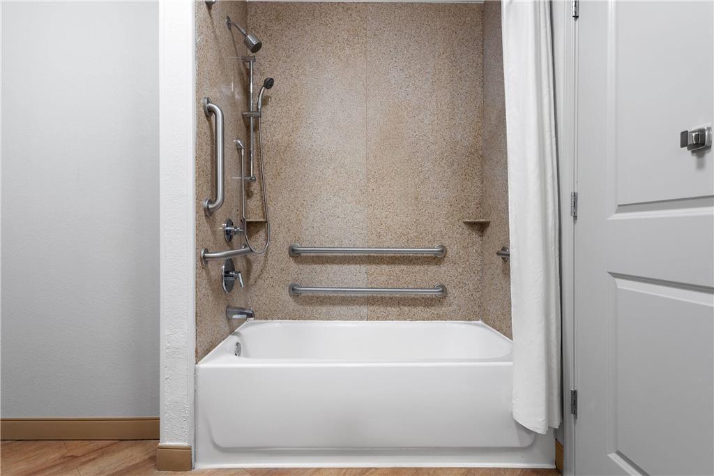La Quinta Inn & Suites by Wyndham Columbus Edinburgh - photo 10