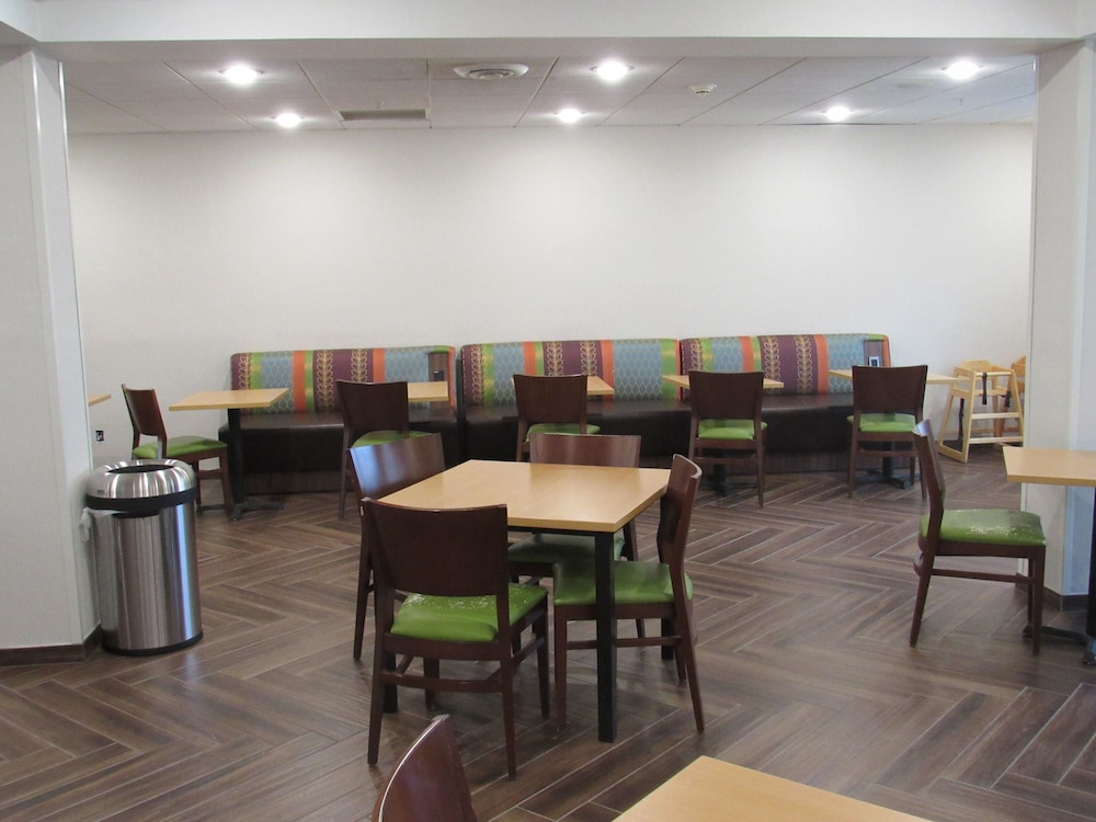 Fairfield Inn & Suites by Marriott Fort Wayne - photo 43