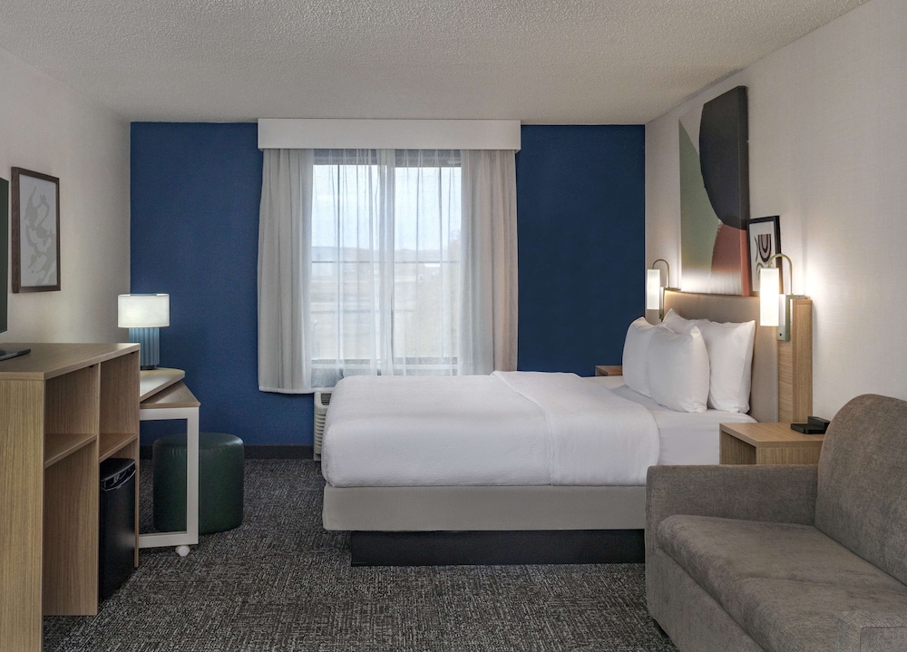Spark by Hilton Denver International Airport - photo 16