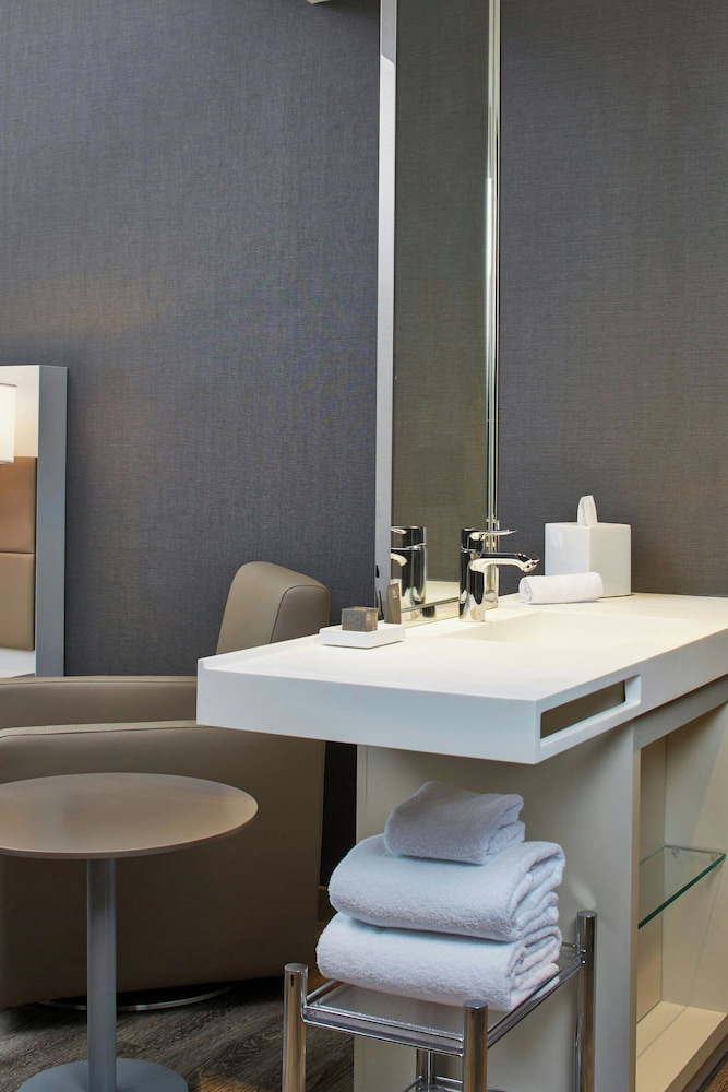 AC Hotel by Marriott Seattle Bellevue Downtown - photo 16