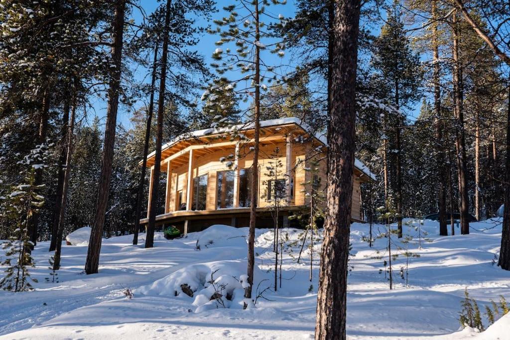 Uusi hirsimökki 7 henkilölle in Inari, Finland