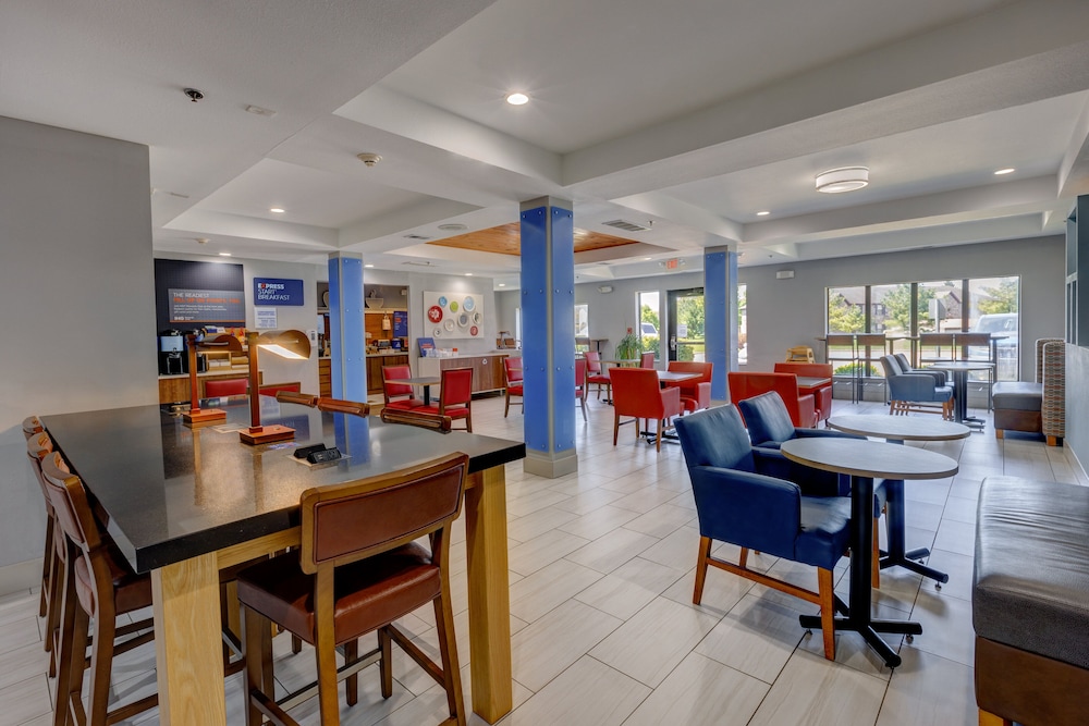 Holiday Inn Express & Suites Shelbyville Indianapolis by IHG - photo 45