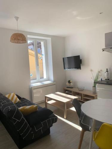 Studio 30m2 3 Pers Centre Village — hotel in Besseges
