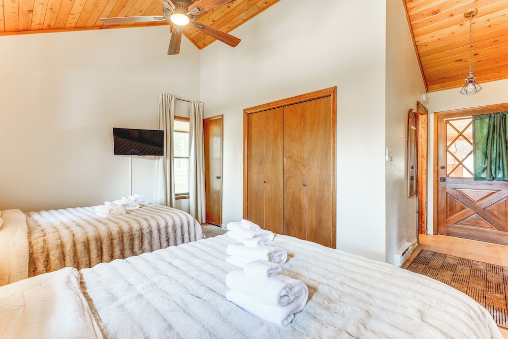 4 Mi to Angel Fire Resort: Retreat w Hot Tub - photo 15
